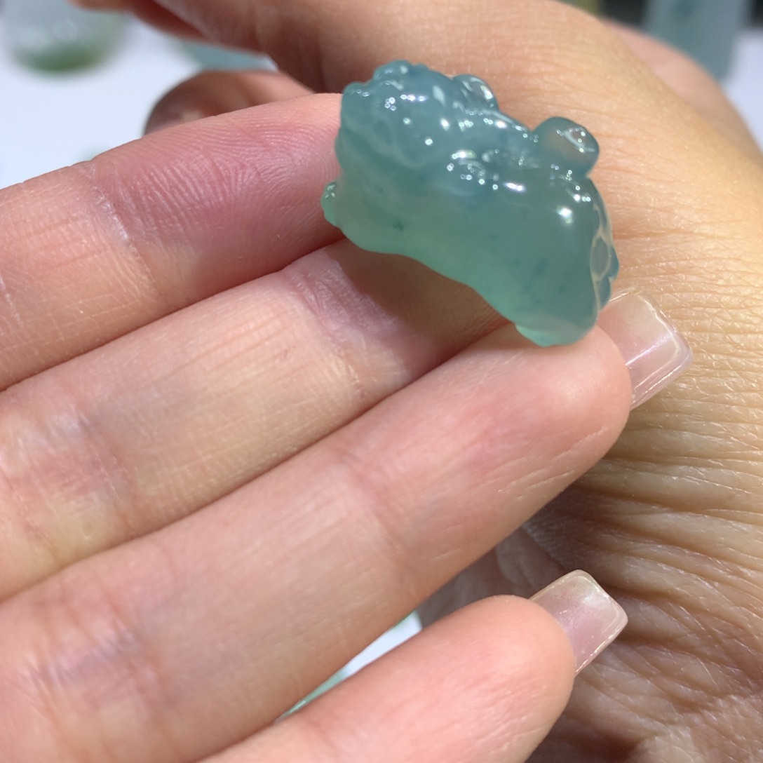 翡翠颈饰未镶嵌皮皮