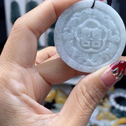 翡翠颈饰未镶嵌翡翠