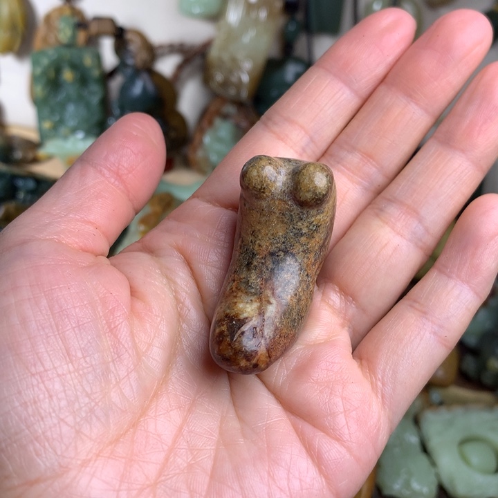 岫岩河磨玉（透闪石质玉）吊坠未镶嵌