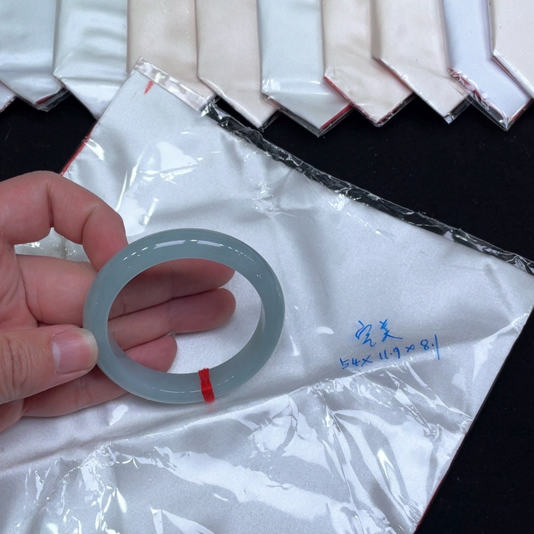 翡翠手镯未镶嵌小*54正圈