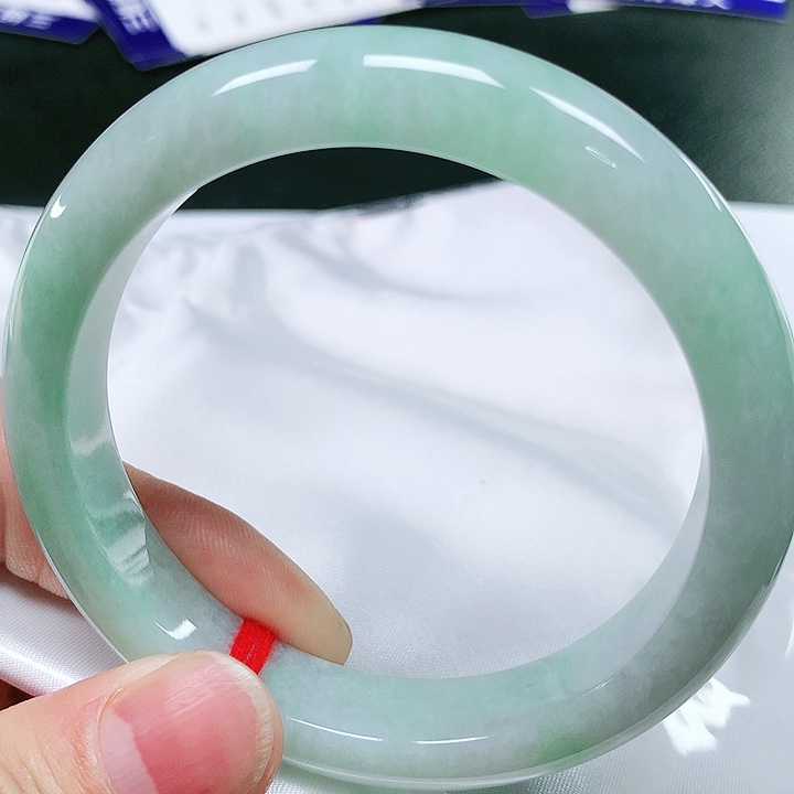 翡翠手镯未镶嵌翡翠手镯未镶嵌