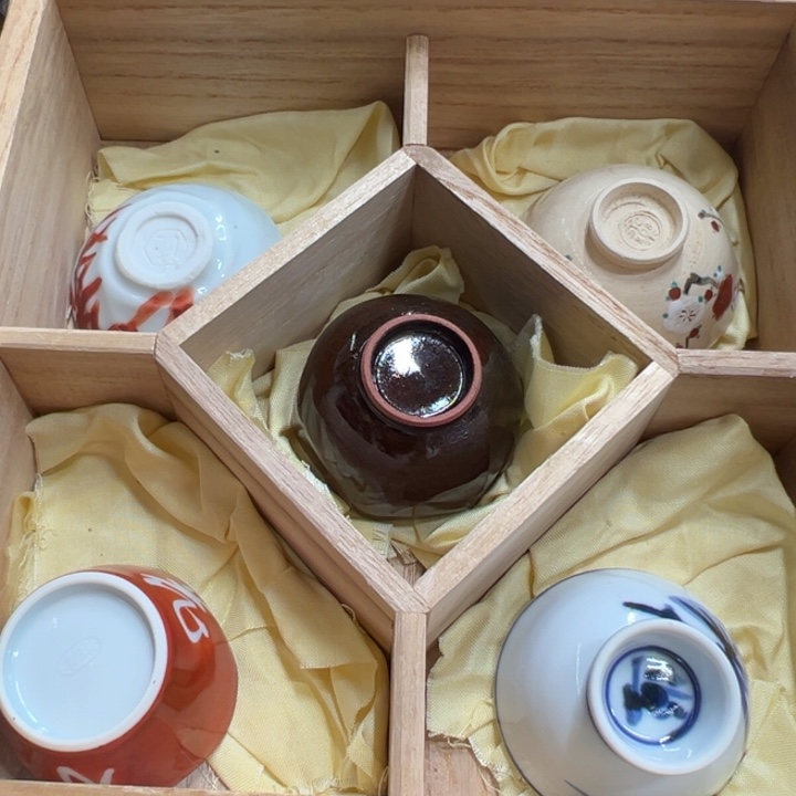 一套杯子茶器，茶器