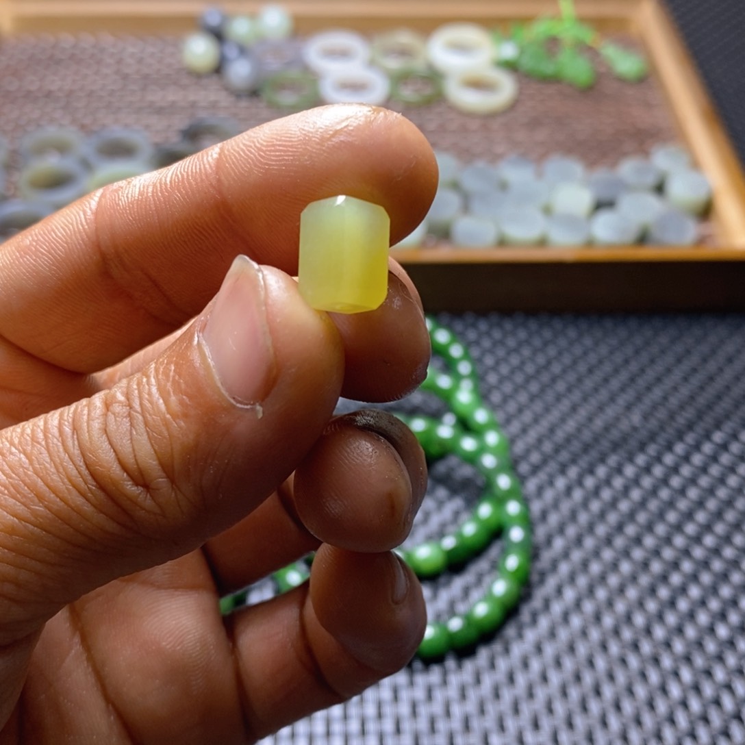 和田玉（糖玉）未镶嵌珠宝半成品陈****计