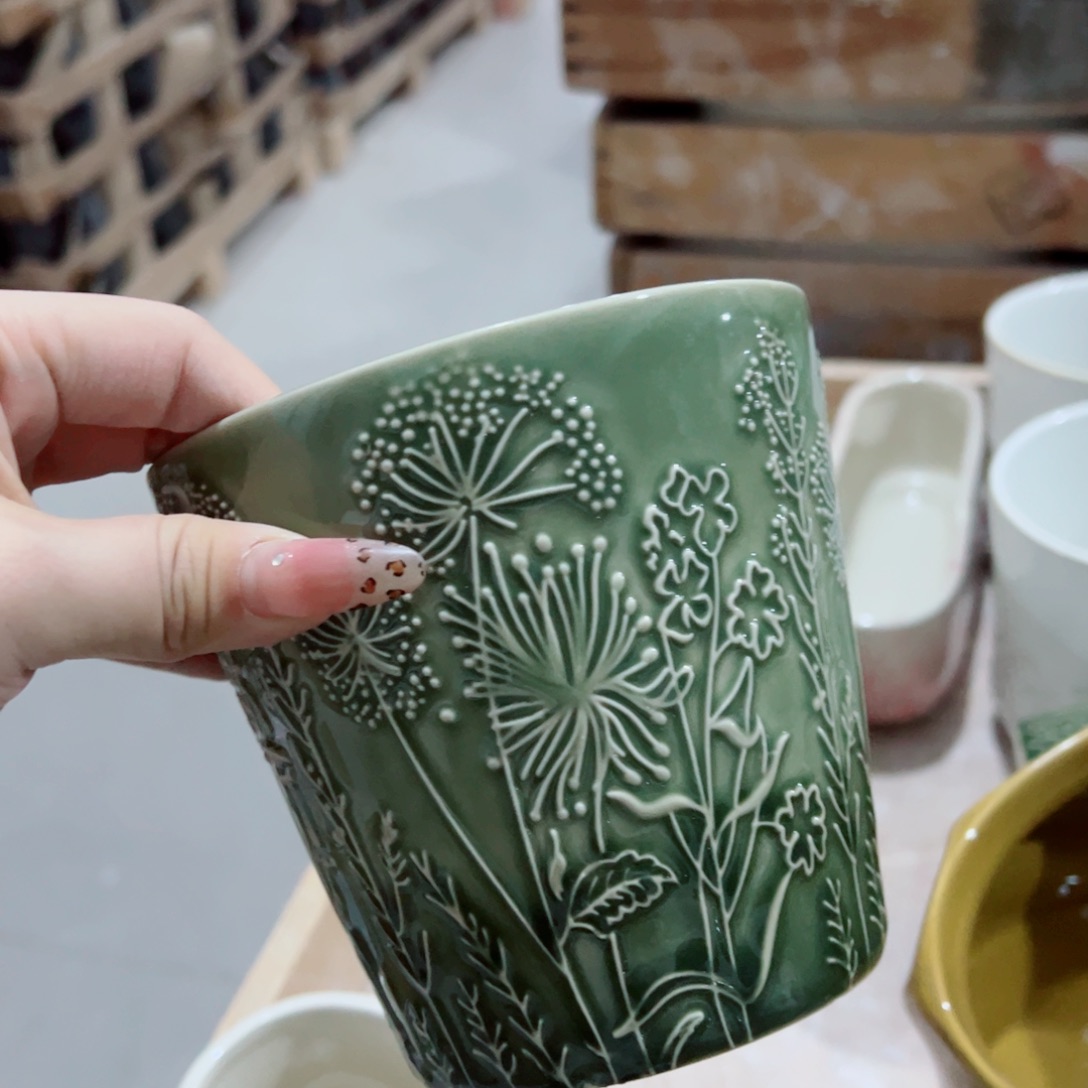 有孔，陶瓷花盆满10米包邮发货。