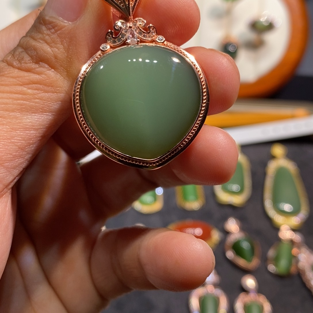 和田玉（碧玉）颈饰银S925镀金镶嵌