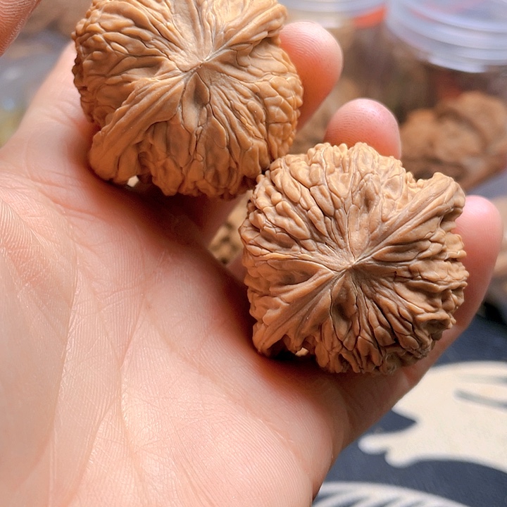 文玩核桃吊坠磨盘狮子头