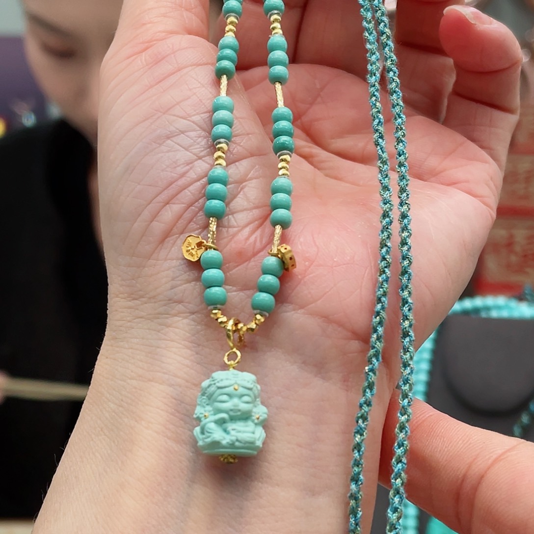 绿松石颈饰18K金镶嵌