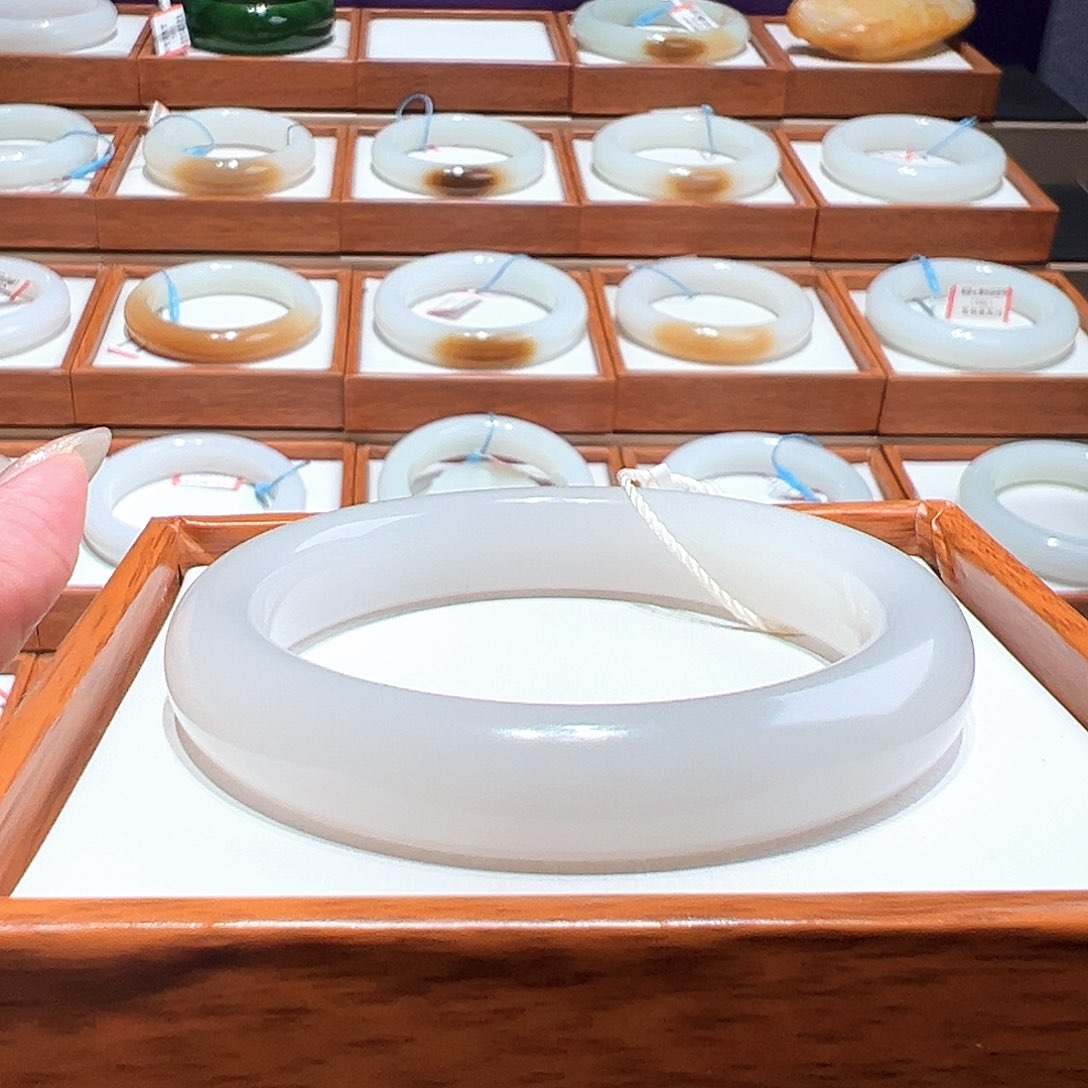 和田玉未镶嵌手镯55/56