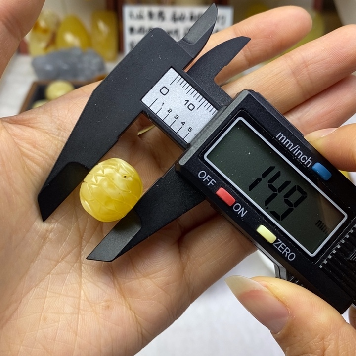 蜜蜡未镶嵌裸石微瑕