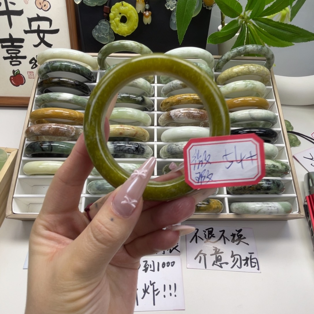 蛇纹石玉未镶嵌手镯