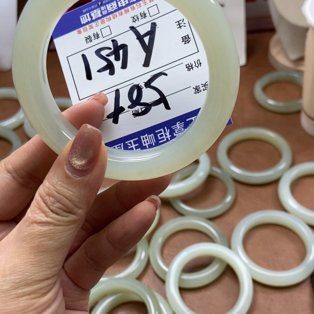 岫玉手镯手镯未镶嵌