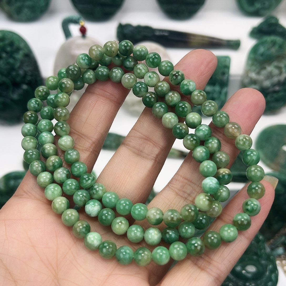 独山玉颈饰未镶嵌