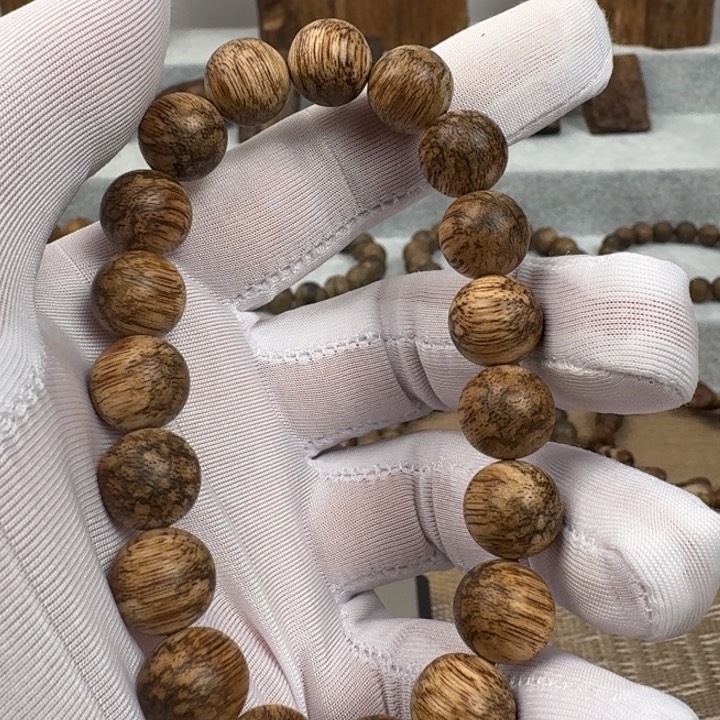 沉香手串柬埔寨鹧鸪斑花纹单圈沉香手串1.1规格12.3克