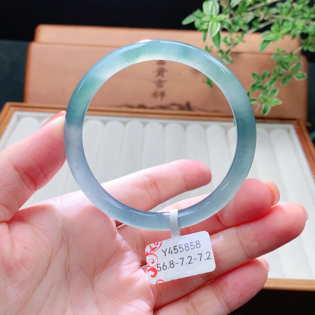 未镶嵌手镯（圆镯）翡翠