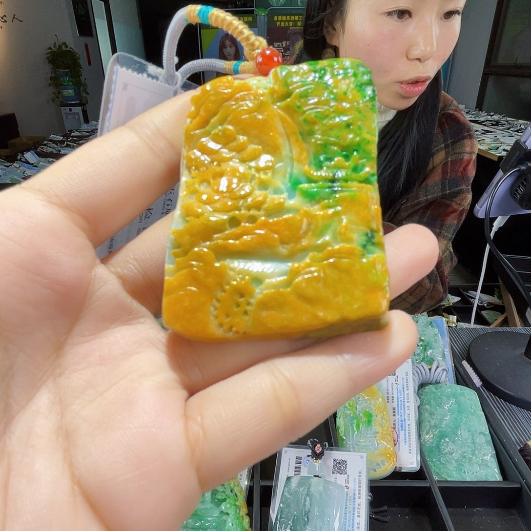 颈饰未镶嵌翡翠一