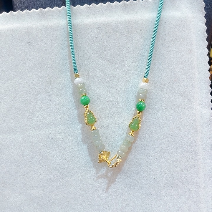 翡翠颈饰未镶嵌项链