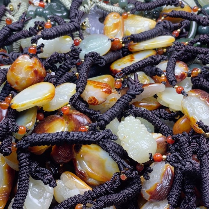 和田玉颈饰未镶嵌