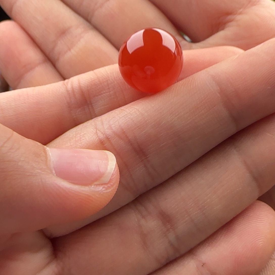 南红玛瑙未镶嵌圆珠：13.7油润度高 