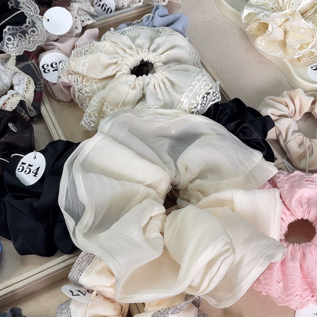 布艺铁合金大裙摆木耳发圈。