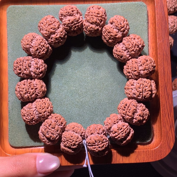 金刚菩提手串24+飞蝶梅花