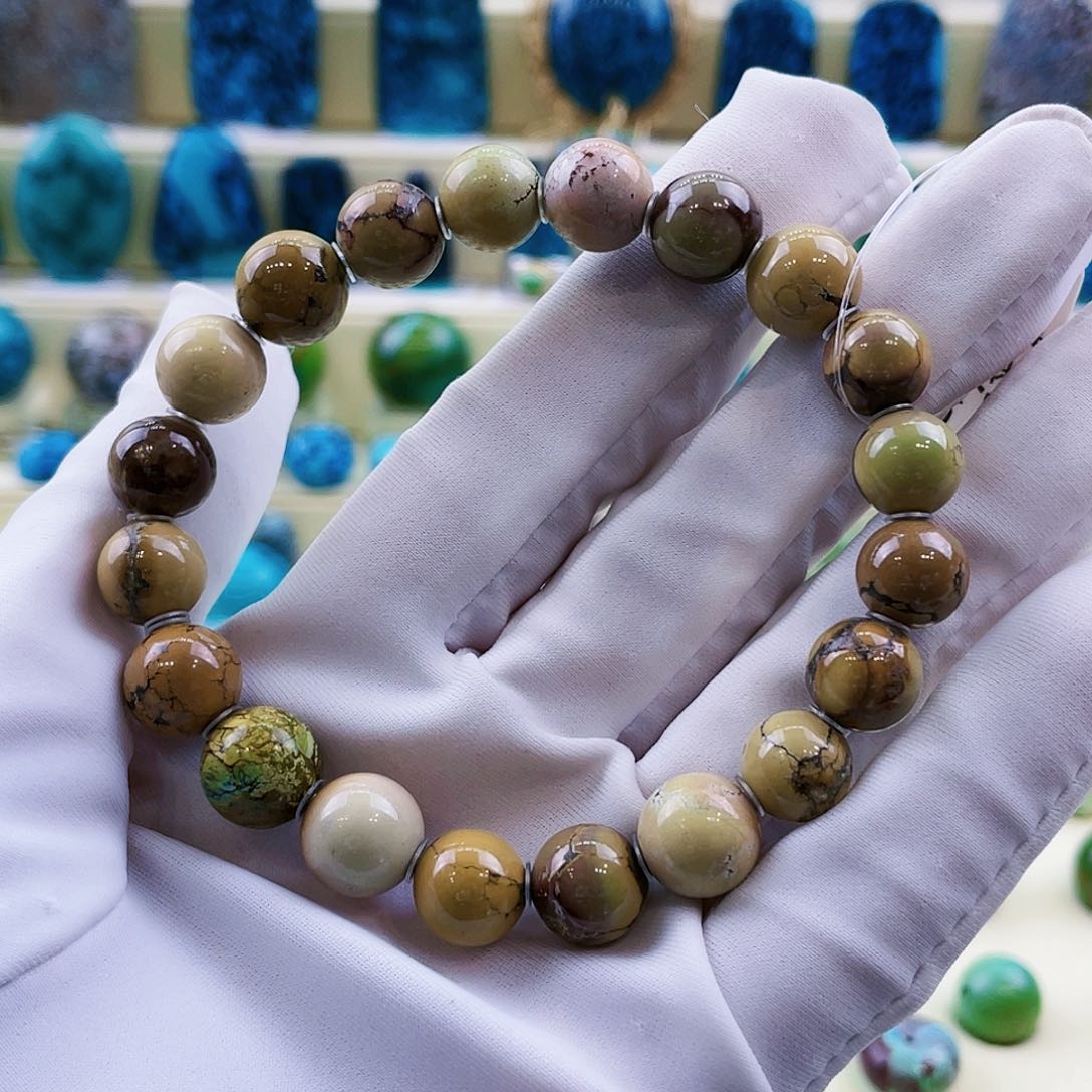 绿松石颈饰未镶嵌