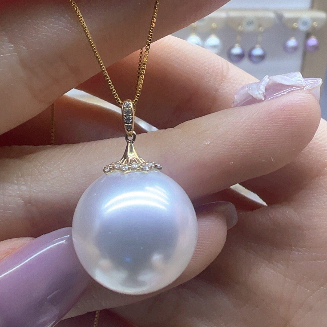 淡水珍珠18K金镶嵌吊坠(赠链)