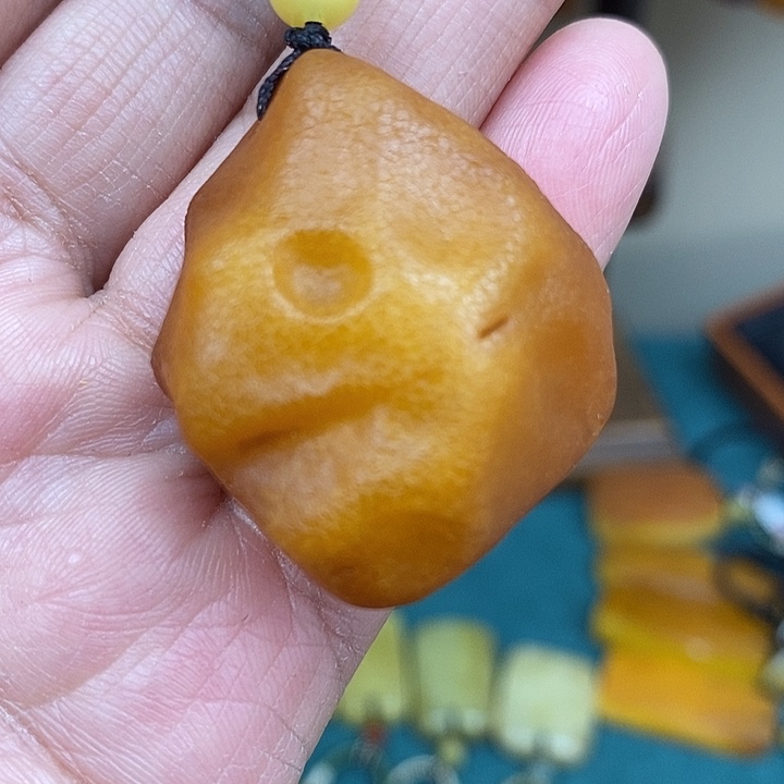 琥珀未镶嵌颈饰吊坠