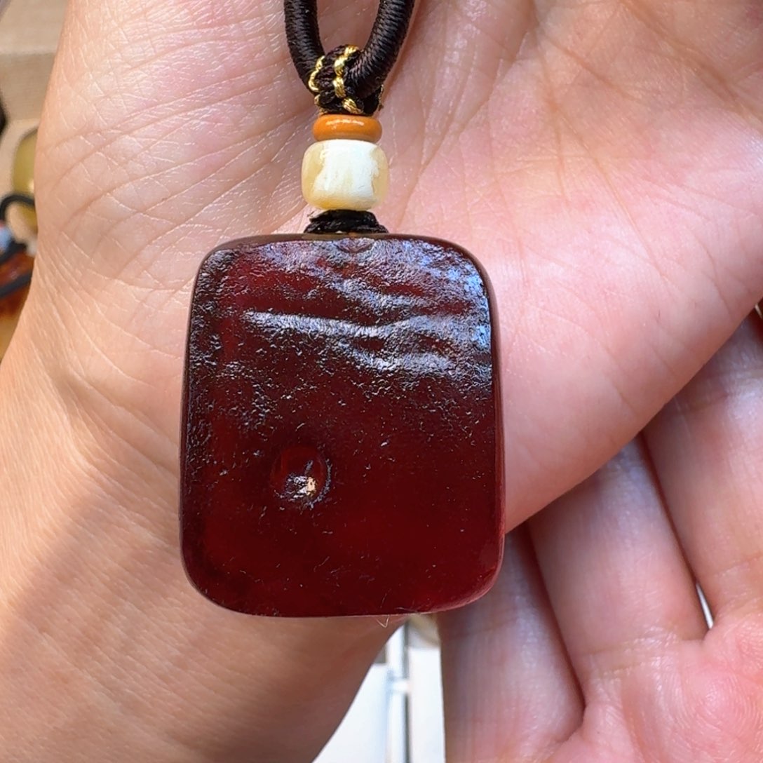 未镶嵌颈饰琥珀蜜蜡