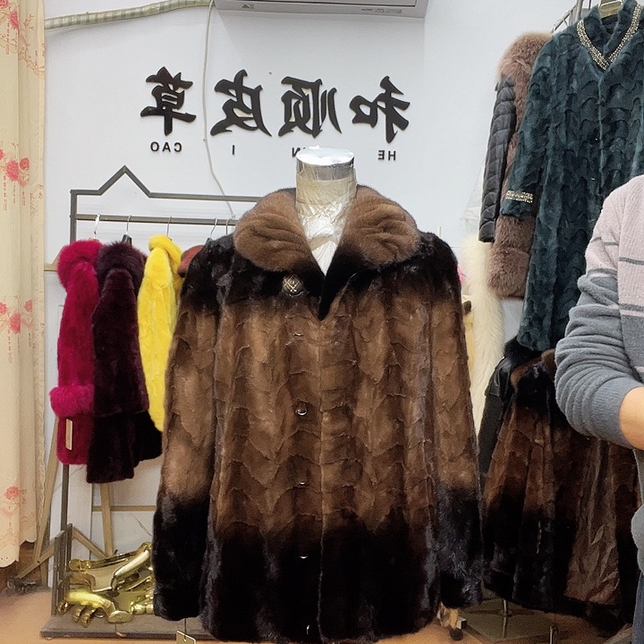 商场断码拼貂衣服