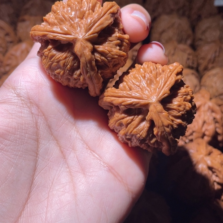 王***迹桃核吊坠小妹三棱