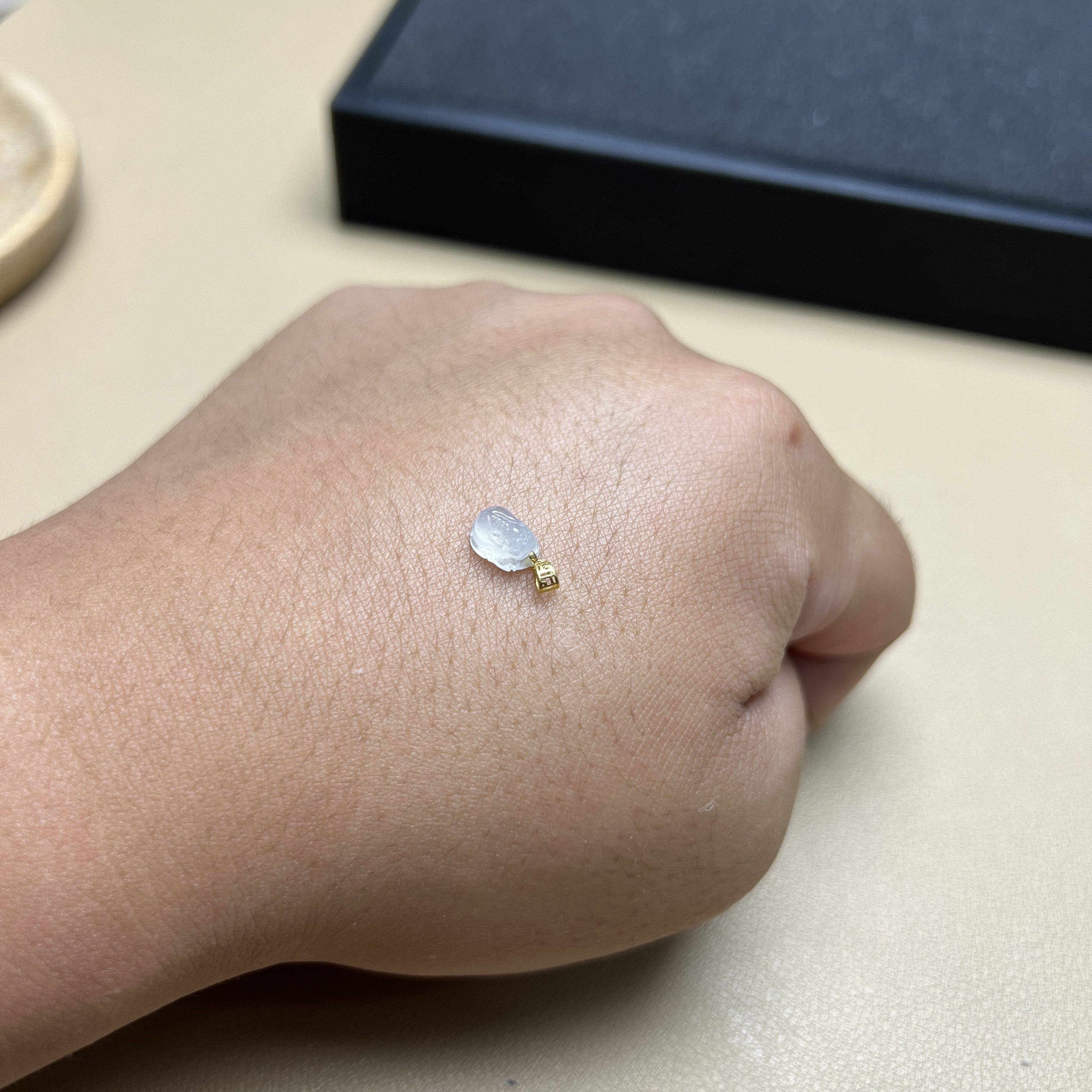 翡翠貔貅吊坠高冰种光感水头好18K招财纳福好运女士高贵