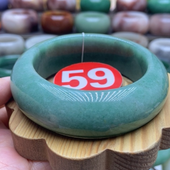 未镶嵌手镯石英质玉