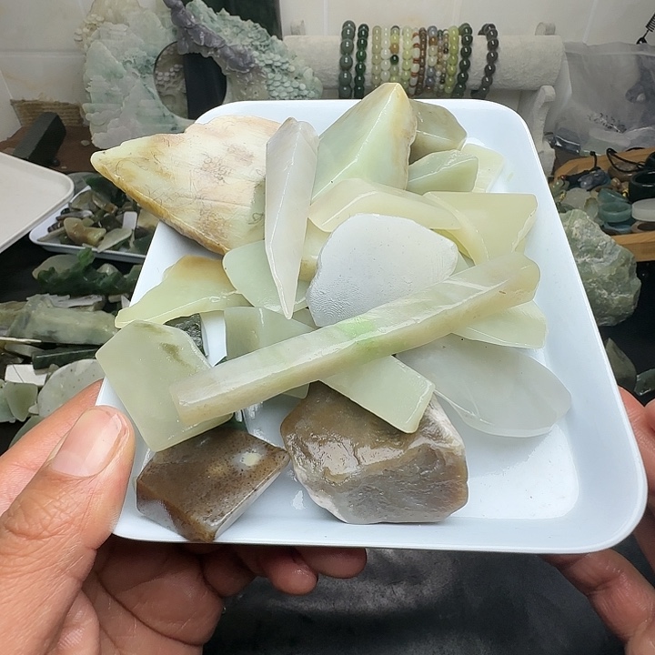 为***斗和田玉（糖玉）未镶嵌珠宝半成品