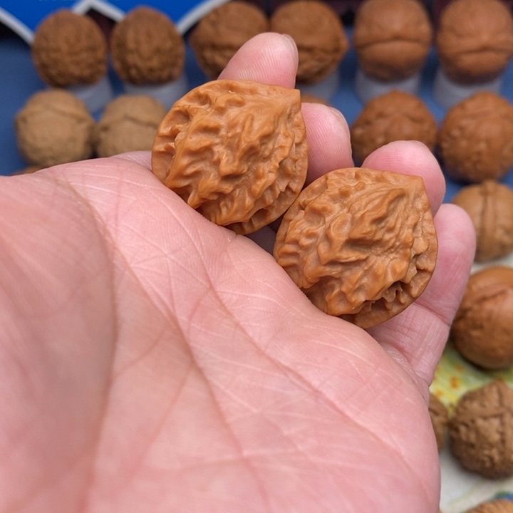 文玩核桃把件龙脊背