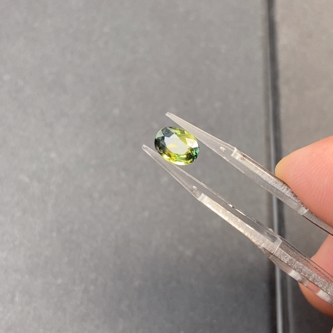 蓝宝石裸石未镶嵌