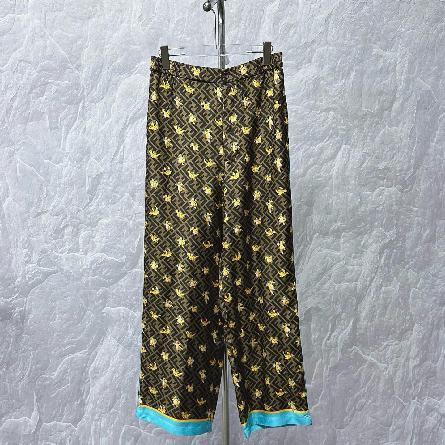 95新 FENDI/芬迪 x POKÉMON SS24卡通飞龙双F满印长裤46码 D17046