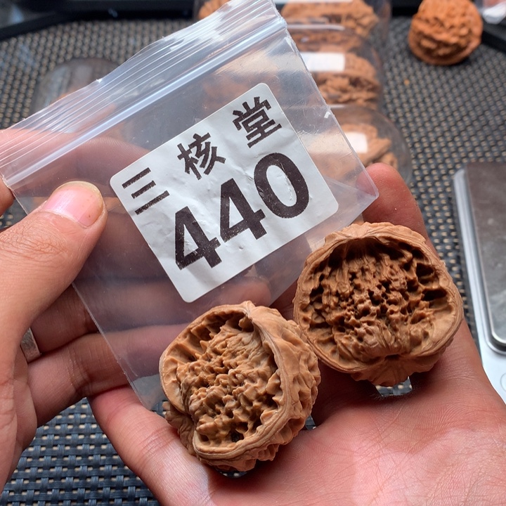 文玩核桃吊坠鹰嘴