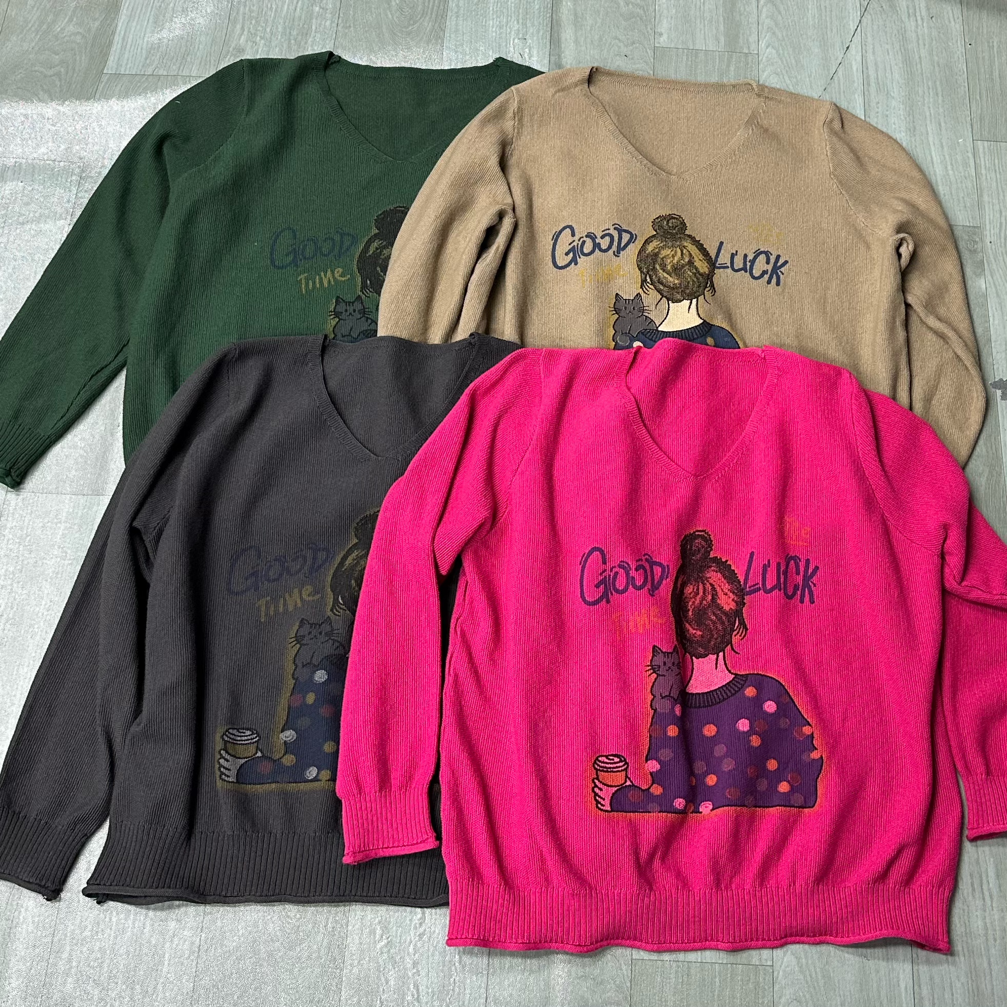 2005新款宽松休闲百搭V领背影女孩针织衫