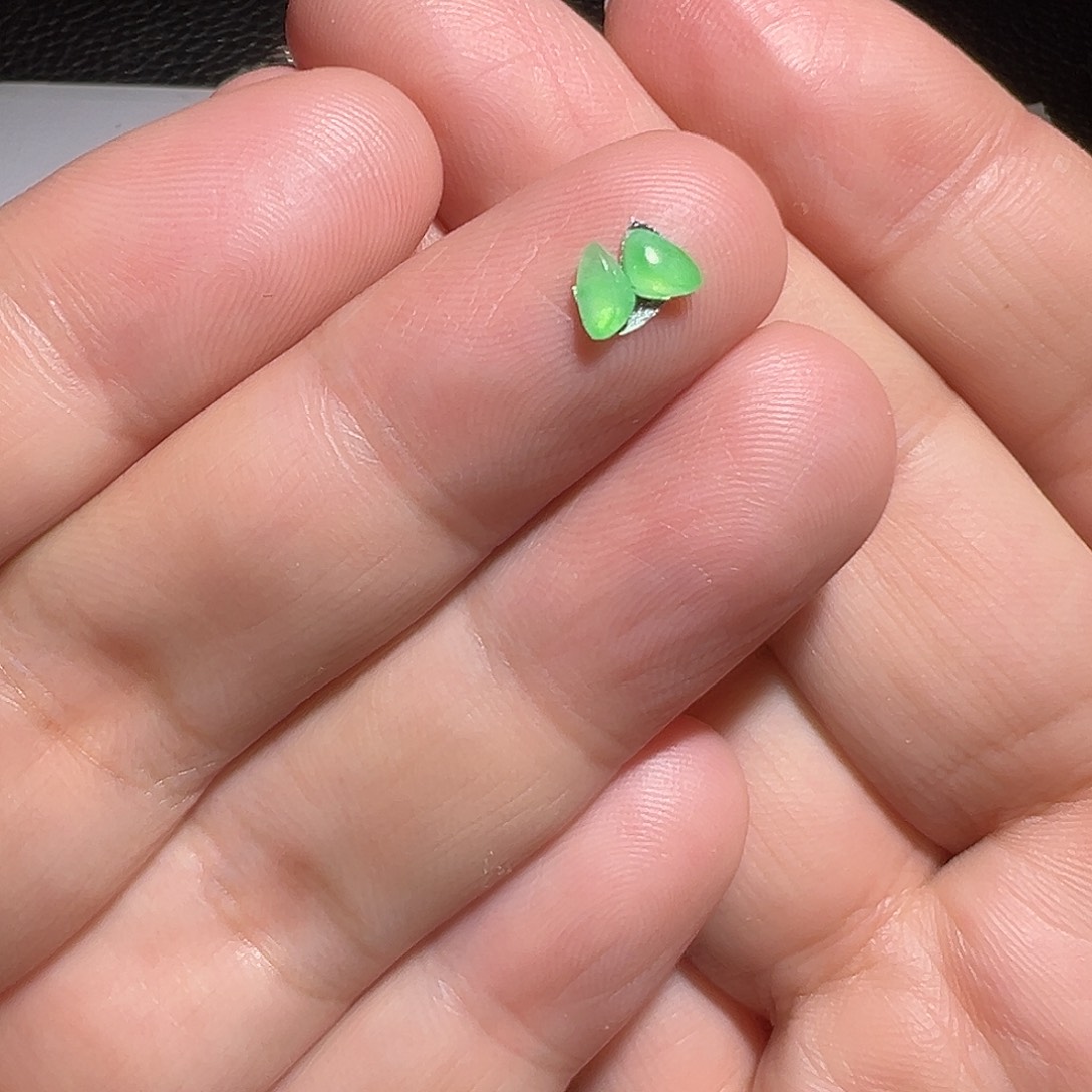 翡翠未镶嵌颈饰裸石