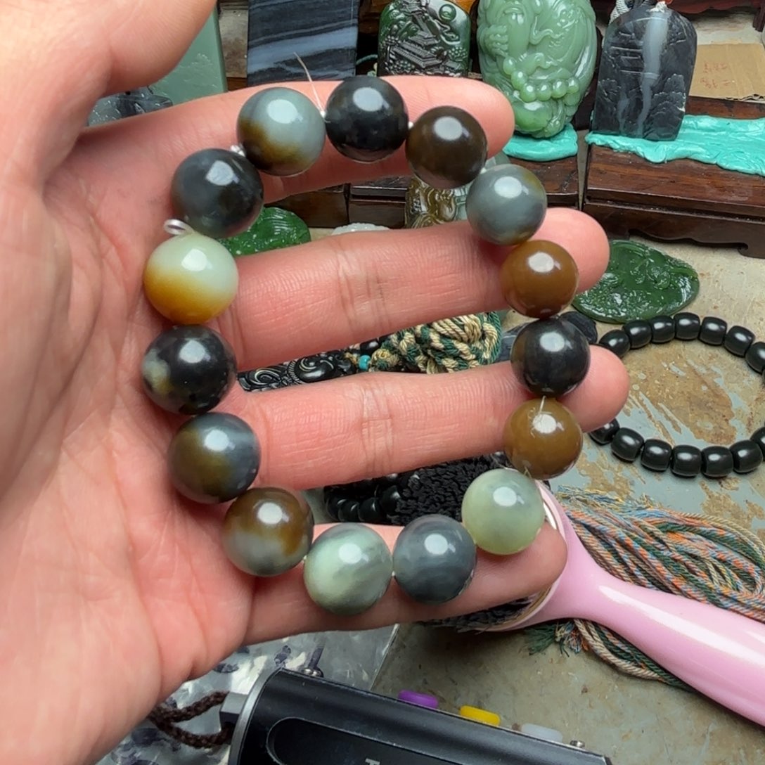 和田玉挂件未镶嵌贝**～