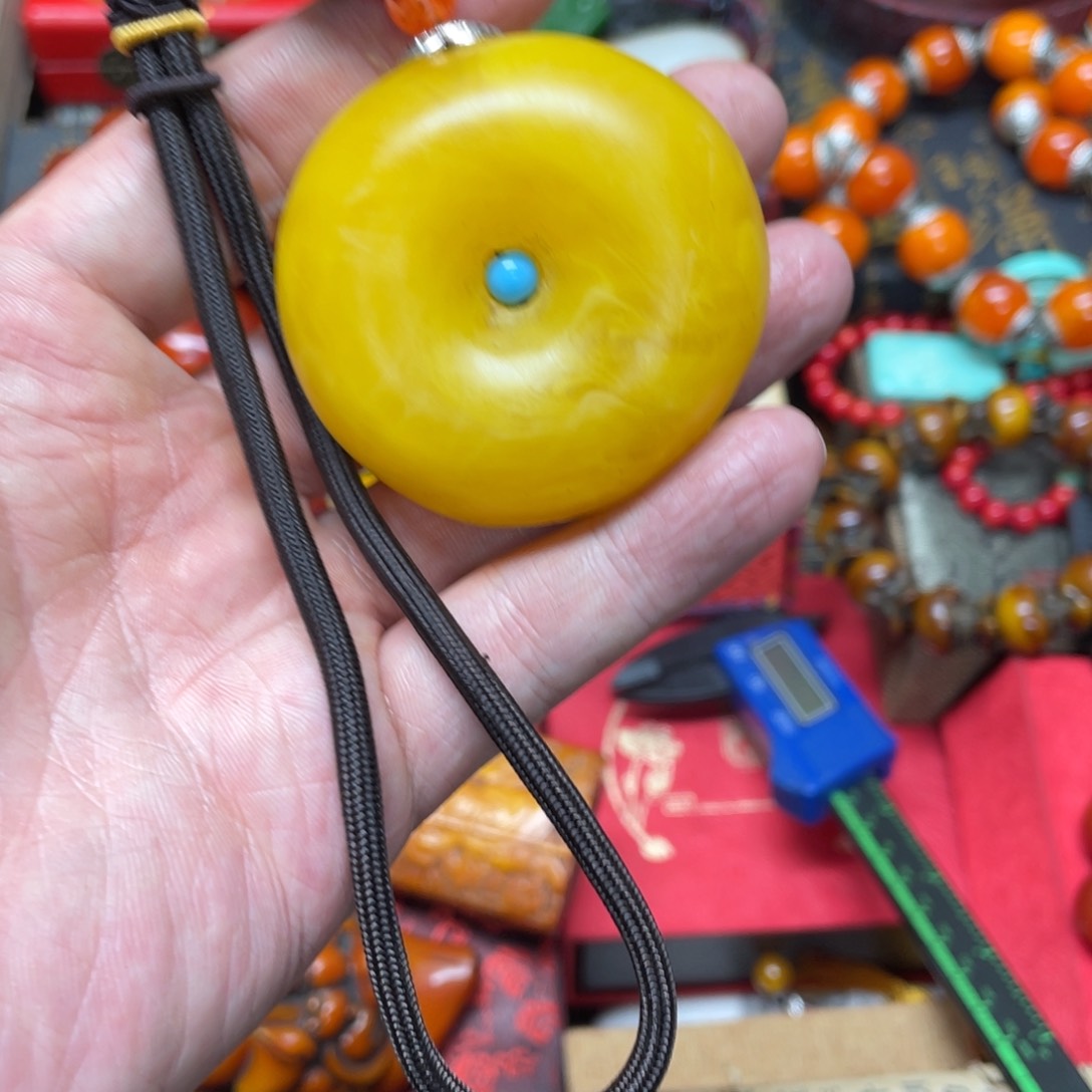 琥珀裸石未镶嵌好物推荐如图所示