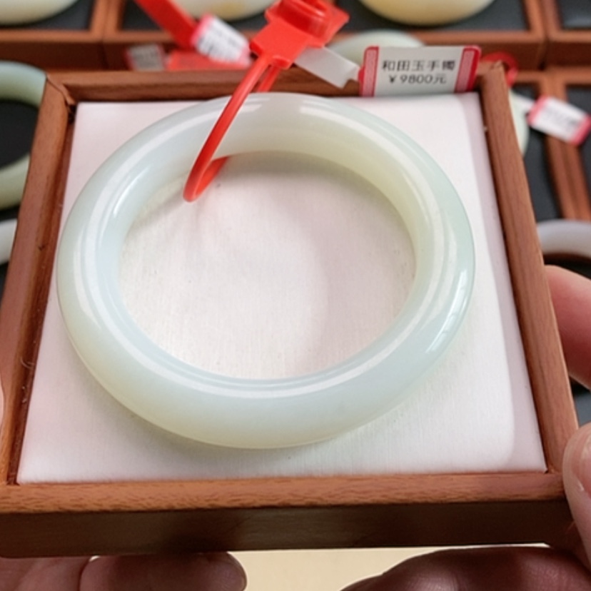 【闪购商品】未镶嵌手镯和田玉Y**i