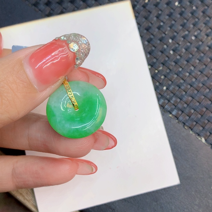 颈饰18K金镶嵌翡翠天然翡翠