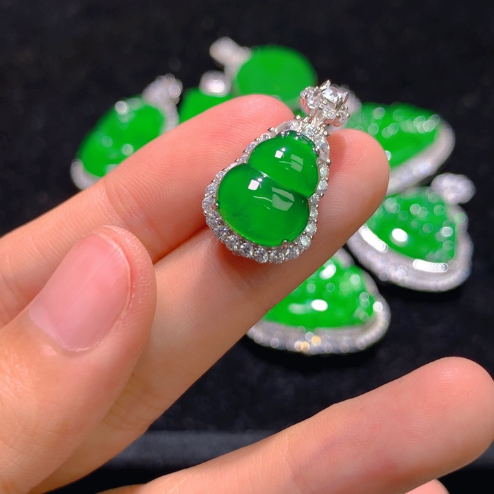 翡翠银S925镶嵌颈饰一个