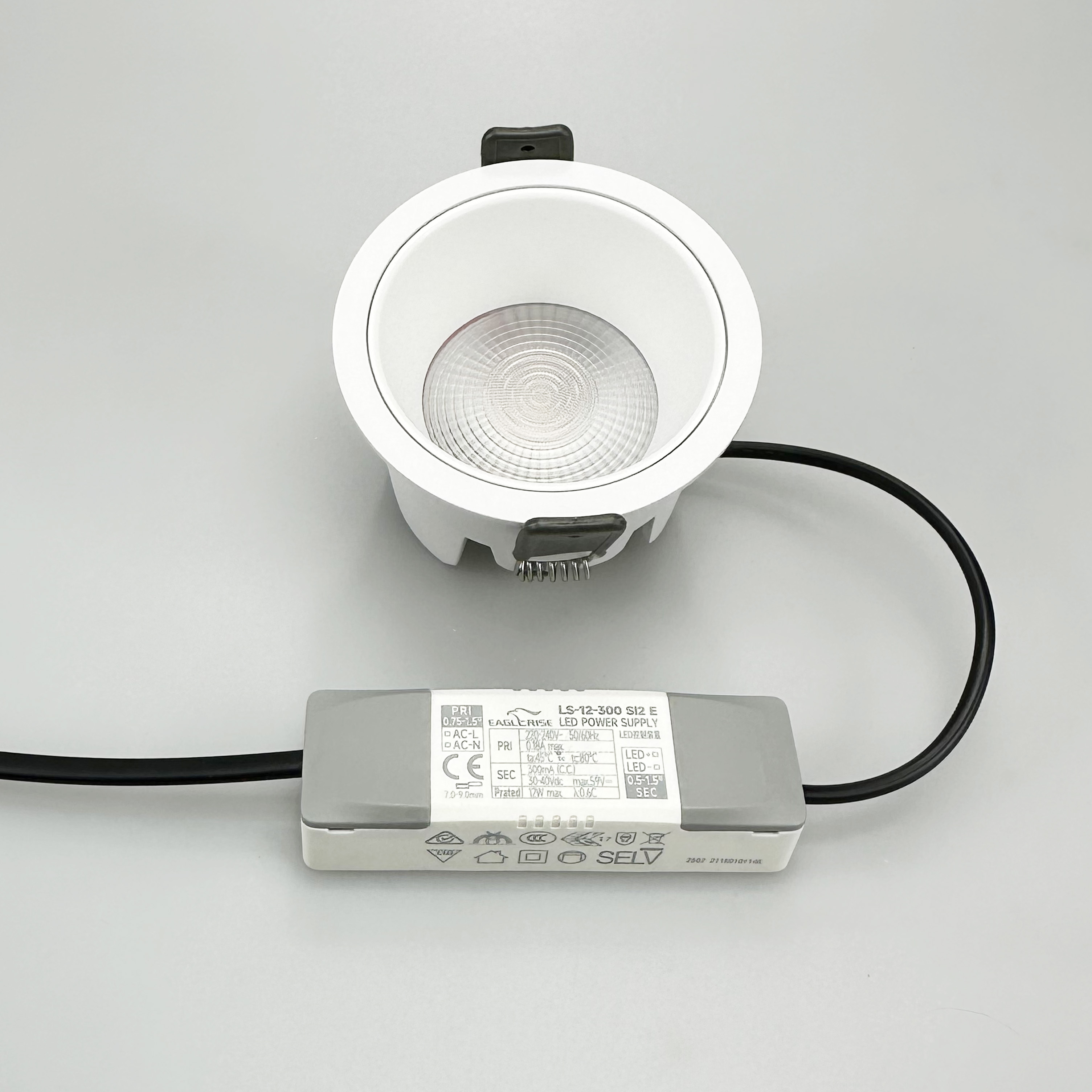 嵌入式筒灯2025新款客厅卧室全光谱护眼筒灯高显指色无主灯孔灯