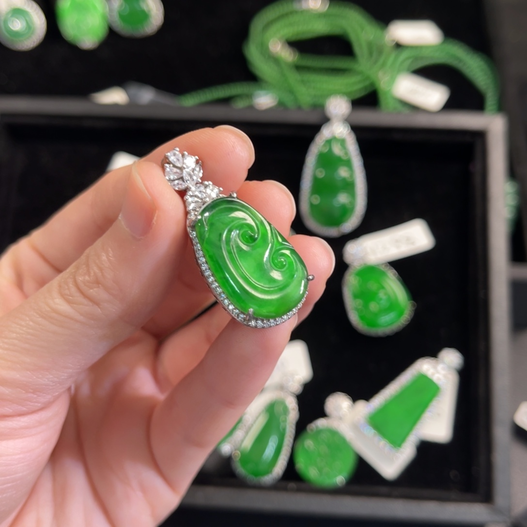 翡翠银S925镶嵌戒指如意吊坠