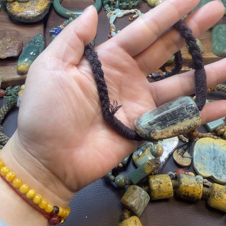 岫岩河磨玉（透闪石质玉）未镶嵌珠宝半成品