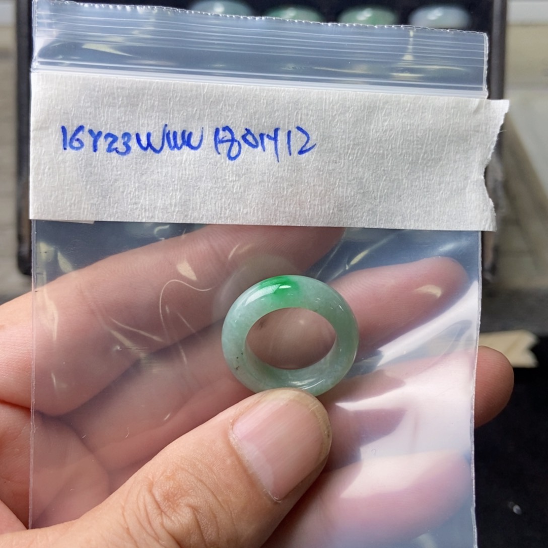 定制翡翠未镶嵌喵**汪