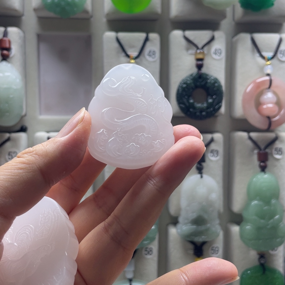 颈饰未镶嵌石英质玉