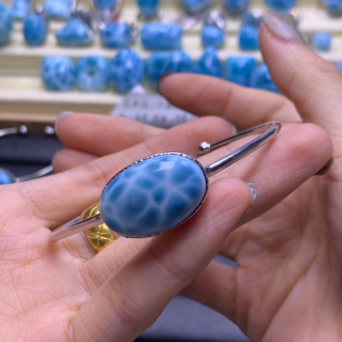 针钠钙石（海纹石）未镶嵌手镯蛋面手镯色差略异